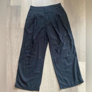 Linen pleated trousers